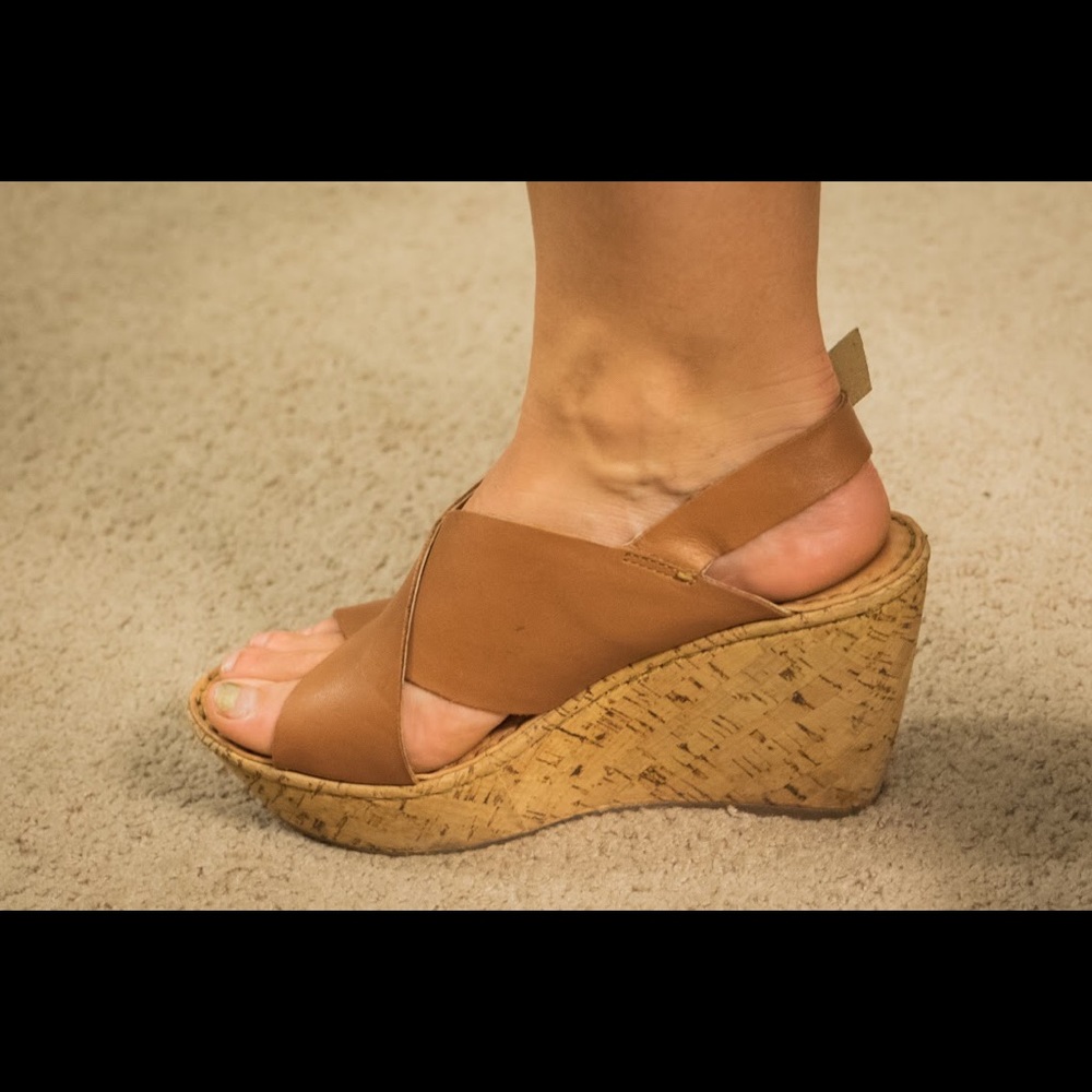 Born Emmy Wedge Sandal in size 7, Tan